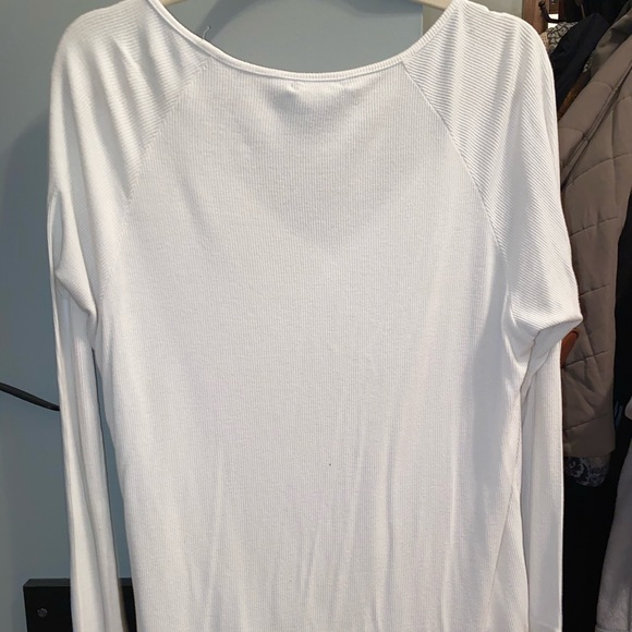 White pullover - Picture 2 of 2